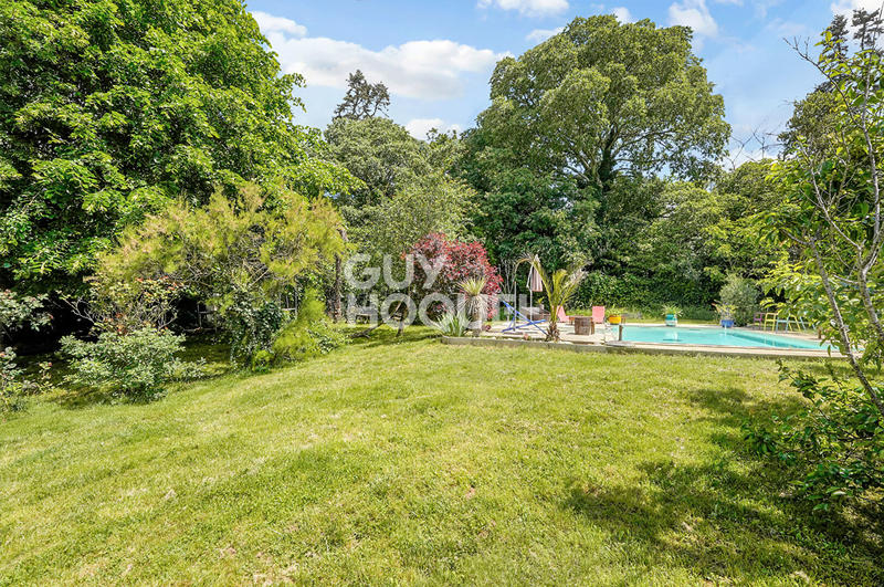 Maison - 255 m² - 7 pièces