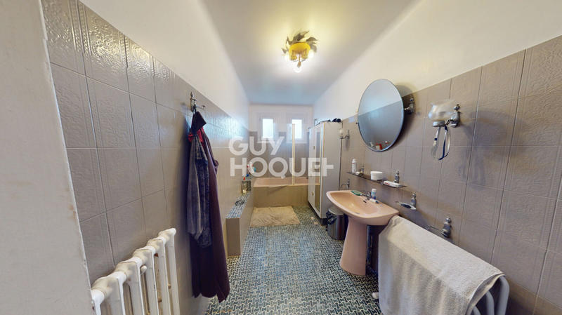 Maison - 200 m² - 9 pièces