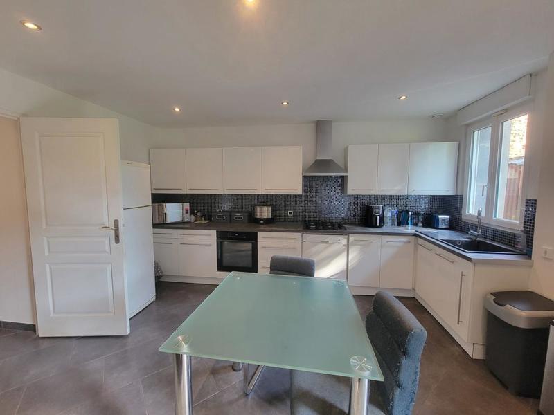 Maison - 215 m² - 10 pièces