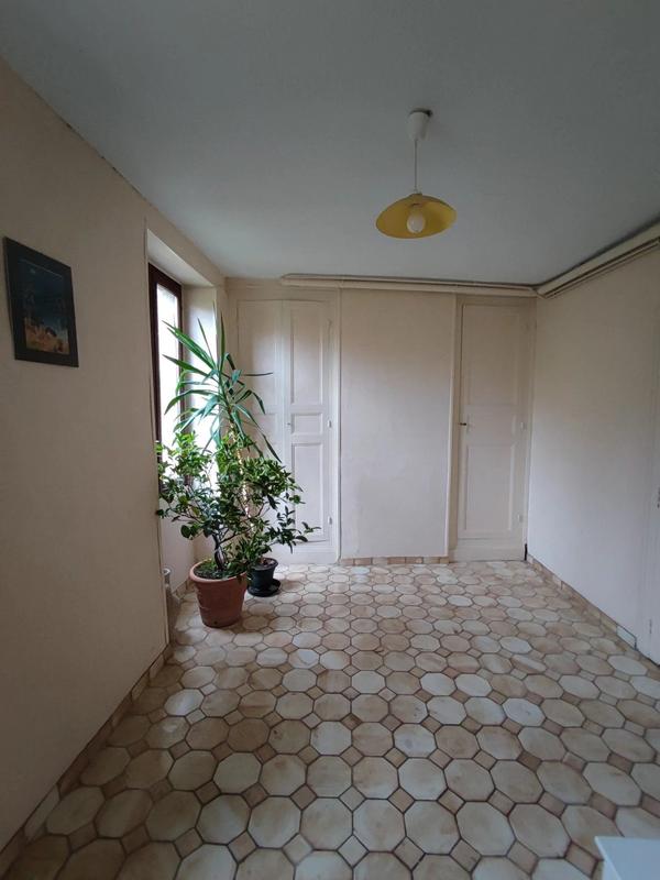 Maison - 240 m² - 8 pièces