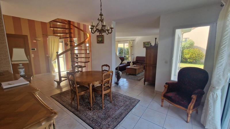 Maison - 137 m² - 5 pièces