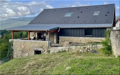 Maison en pierre - 341 m² - 12 pièces