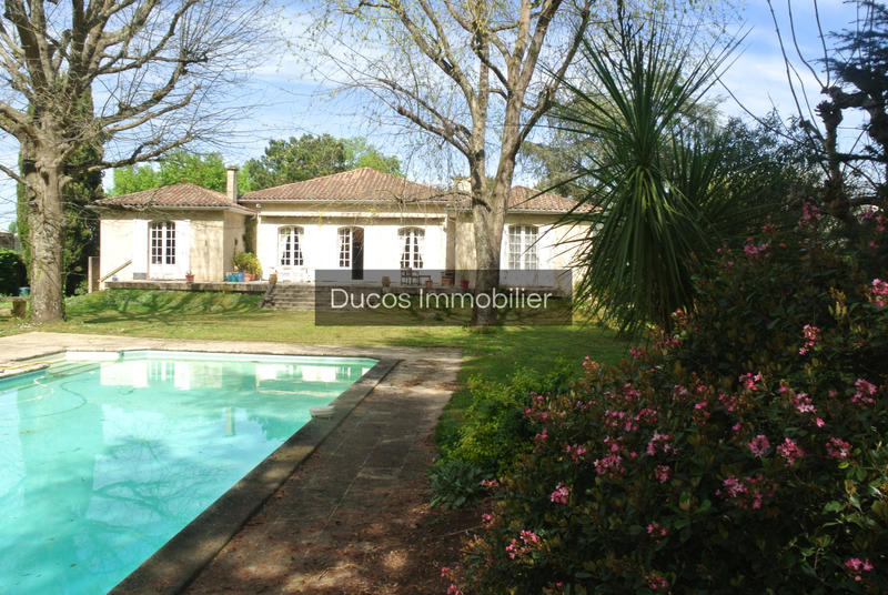 Maison - 221 m² - 8 pièces