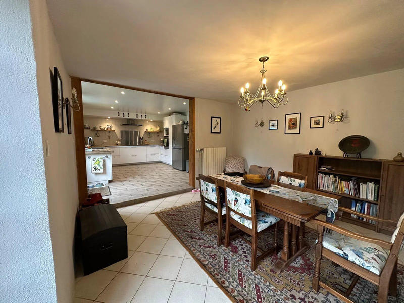 Maison - 239 m² - 8 pièces