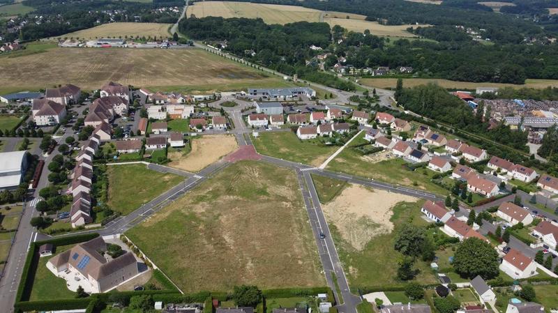 Terrain de lotissements - 741 m²