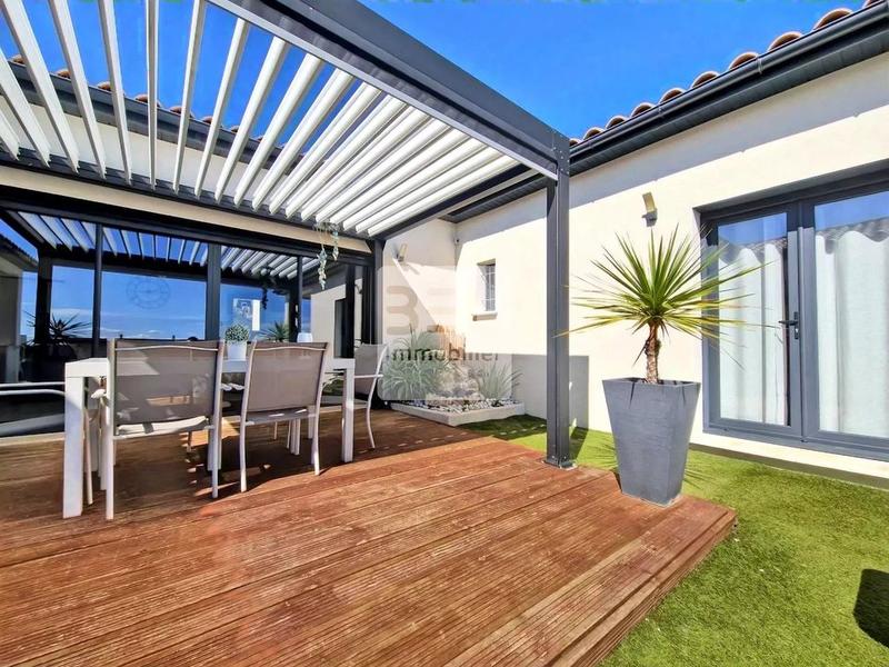 Maison - 205 m² - 7 pièces