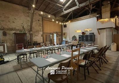 Maison - 590 m² - 19 pièces