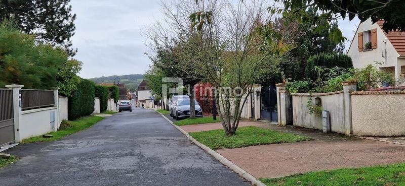 Terrain constructible - 1 032 m²