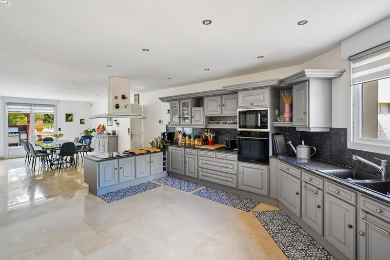 Maison - 450 m² - 10 pièces