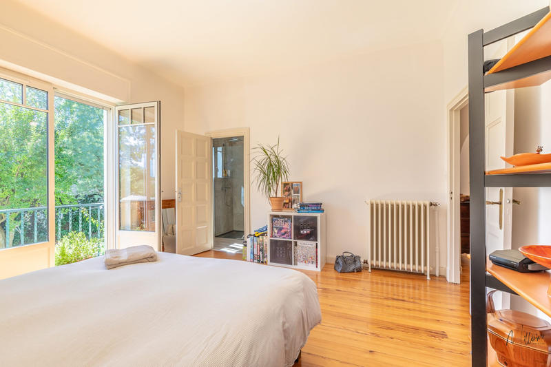 Maison - 202 m² - 7 pièces