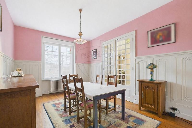 Maison - 210 m² - 10 pièces