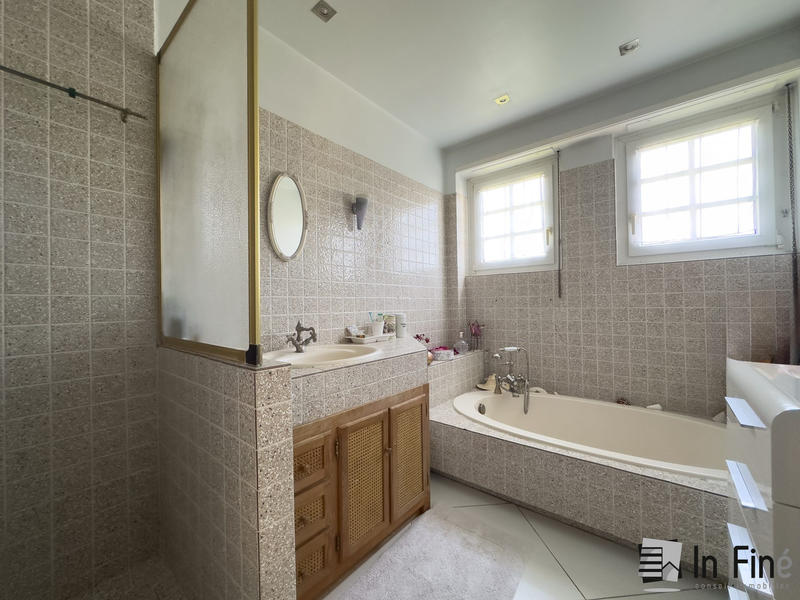 Appartement - 146 m² - 5 pièces