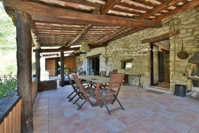 Maison - 234 m² - 6 pièces