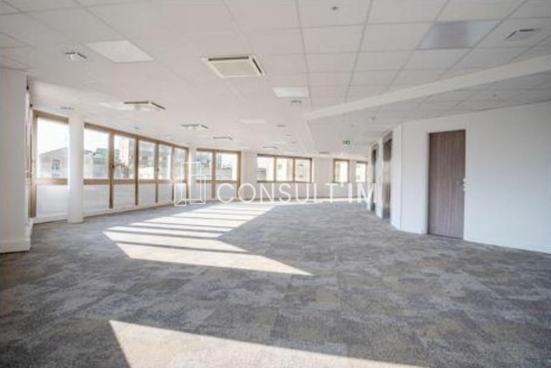 Bureau - 708 m²