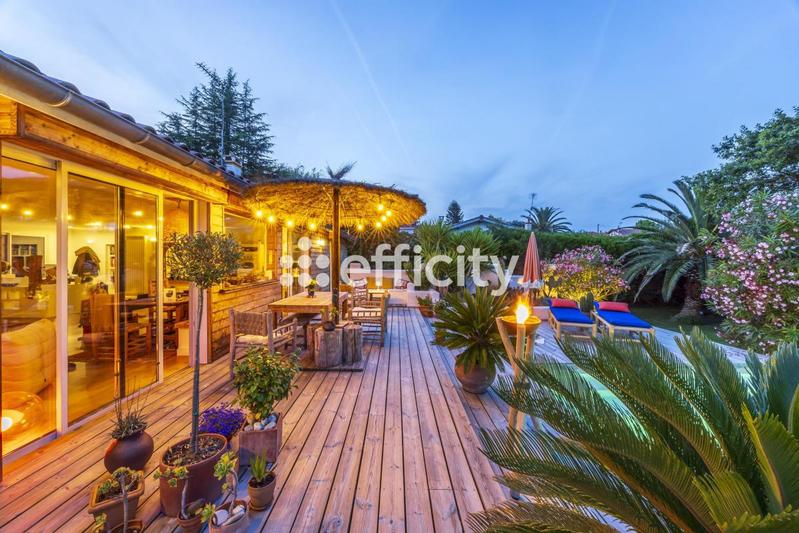 Pavillon - 200 m² - 6 pièces