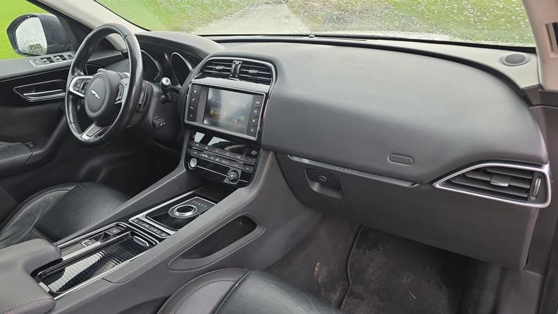 Jaguar F-Pace 2.0 d 180 Awd Bva8 Prestige - Automatique