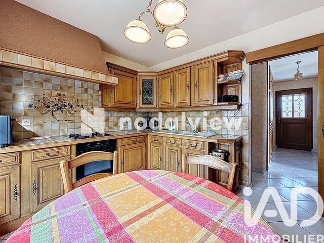 Maison - 181 m² - 9 pièces