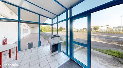 Local commercial - 819 m²