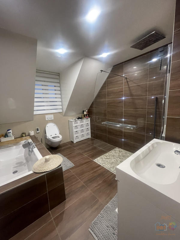 Maison - 180 m² - 5 pièces