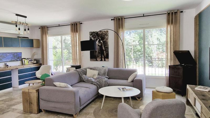 Maison - 255 m² - 11 pièces