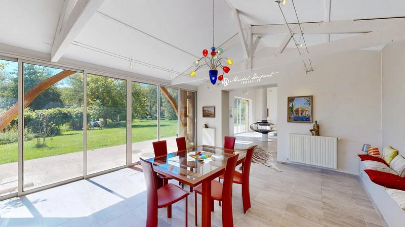 Maison - 230 m² - 9 pièces