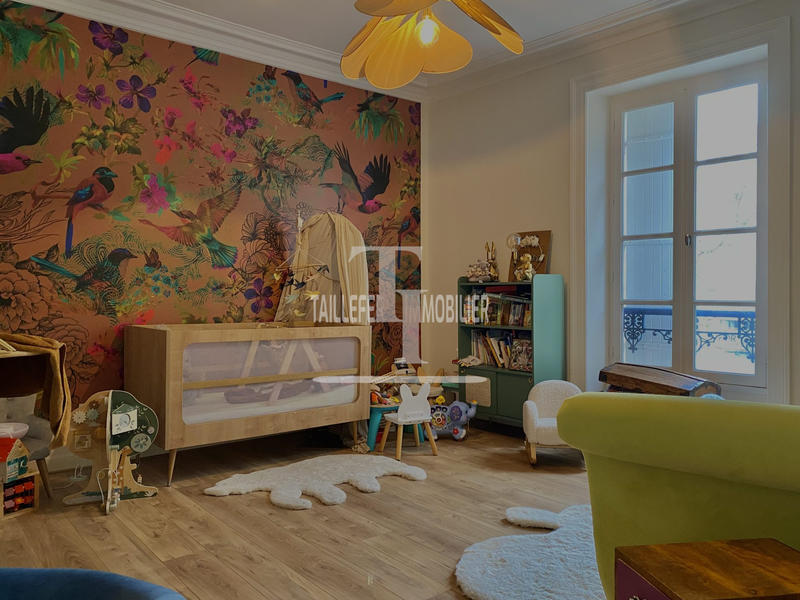 Maison - 250 m² - 6 pièces