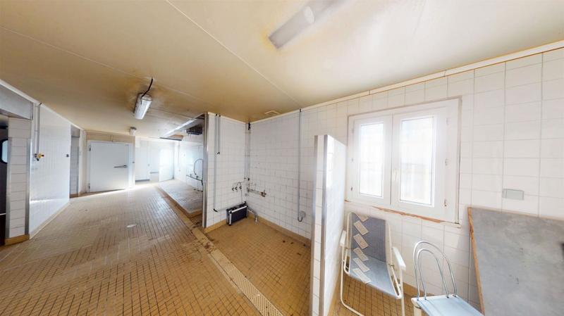 Maison - 342 m² - 2 pièces