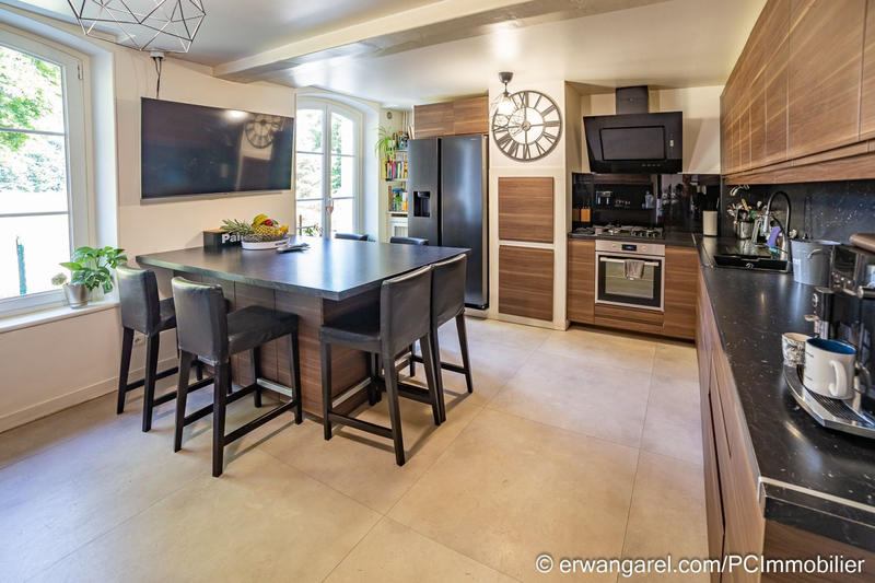 Propriété - 406 m² - 13 pièces