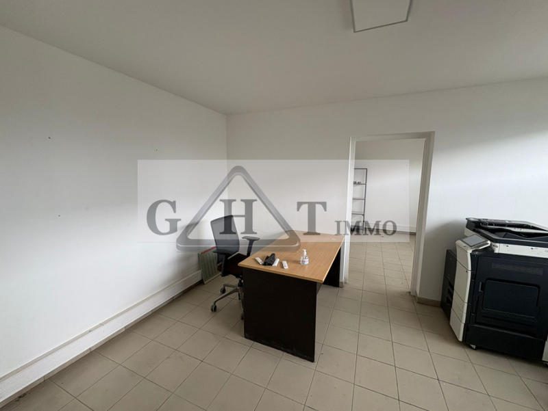 Entrepôt - 1 260 m²