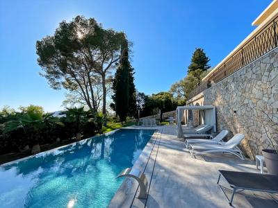 Maison - 372 m² - 7 pièces