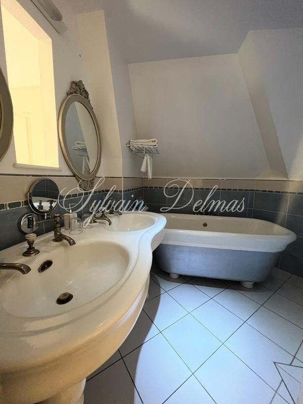 Demeure - 2 000 m² - 25 pièces