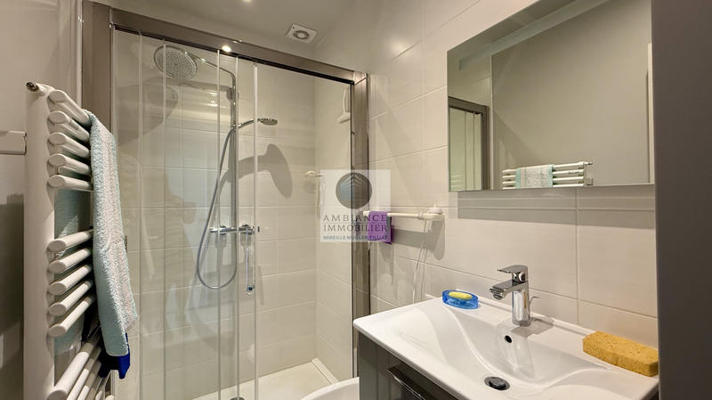 Maison - 220 m² - 8 pièces