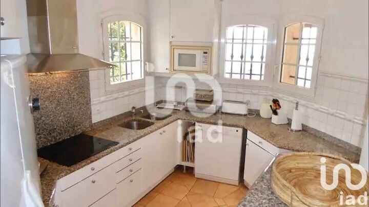 Maison - 250 m² - 7 pièces