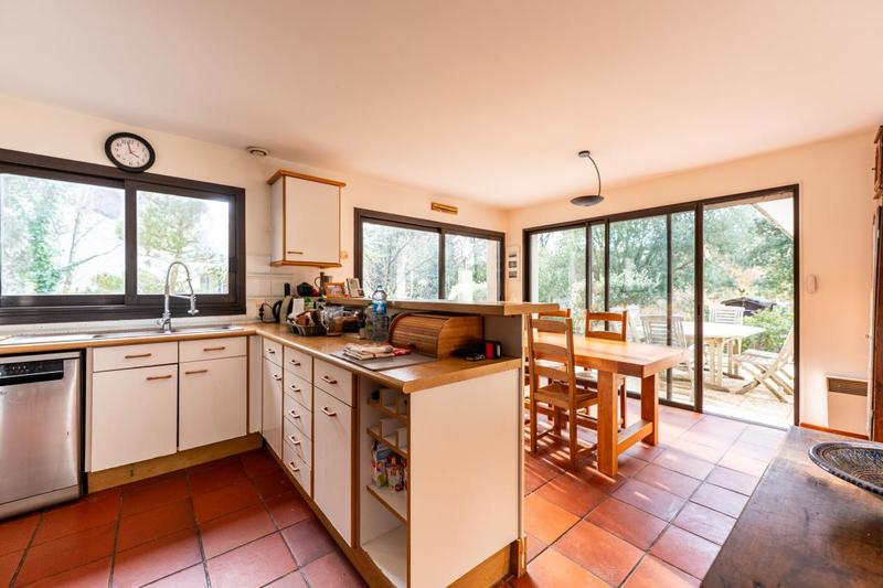 Propriété - 200 m² - 8 pièces