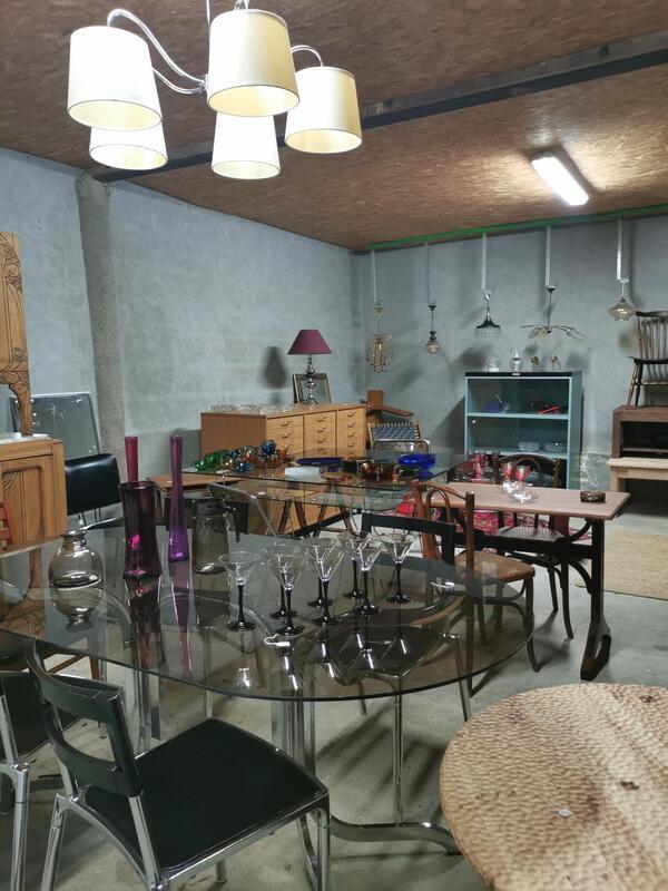 Vide atelier (meubles, tables, chaises, objets déco, luminaires, vaisselle...)