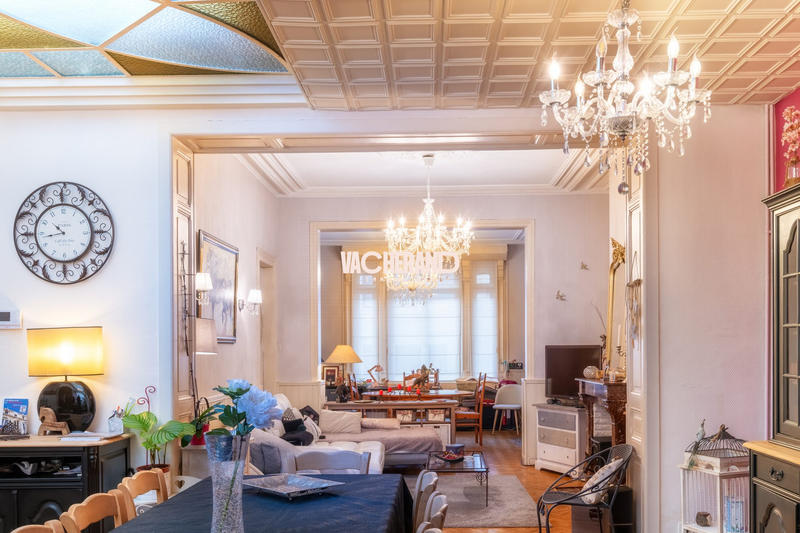 Maison - 210 m² - 7 pièces