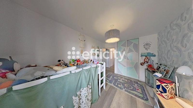 Appartement - 93 m² - 5 pièces