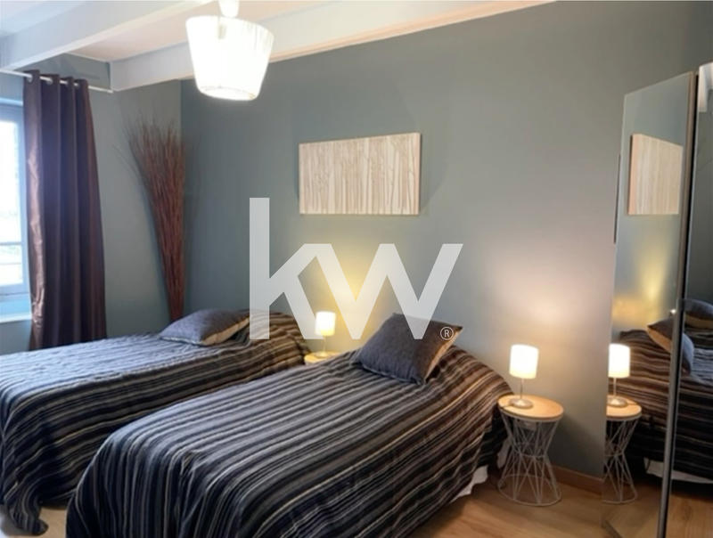 Maison - 220 m² - 7 pièces