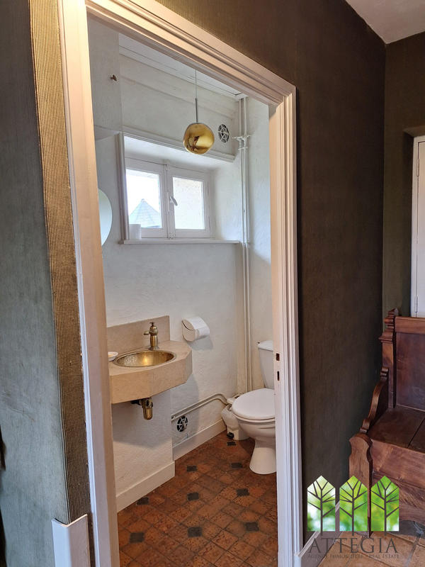 Maison - 220 m² - 7 pièces