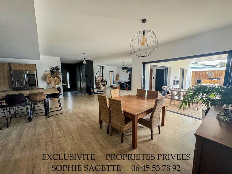 Maison - 257 m² - 8 pièces