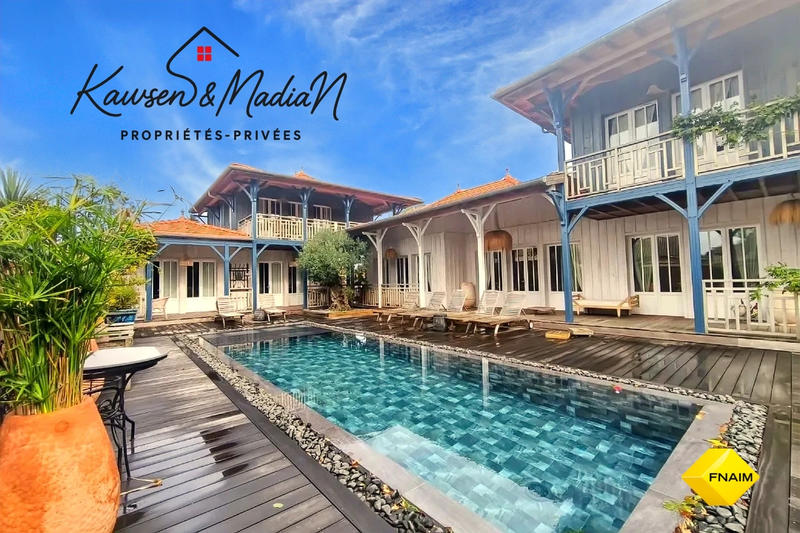 Maison - 240 m² - 7 pièces