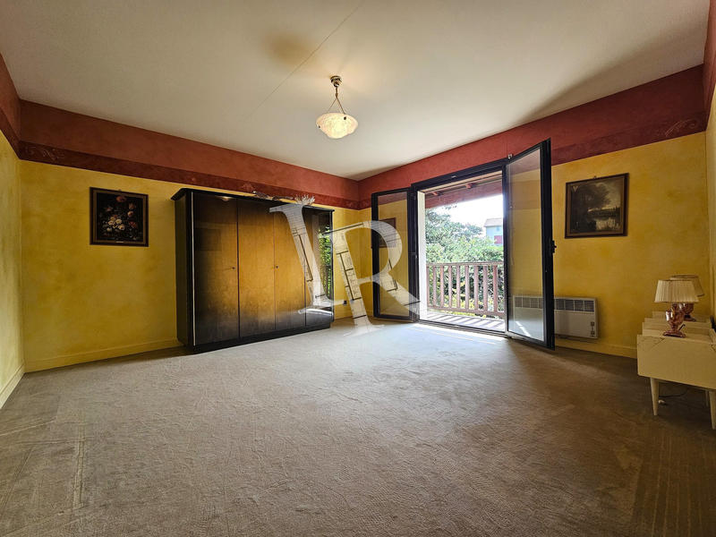 Maison - 286 m² - 8 pièces