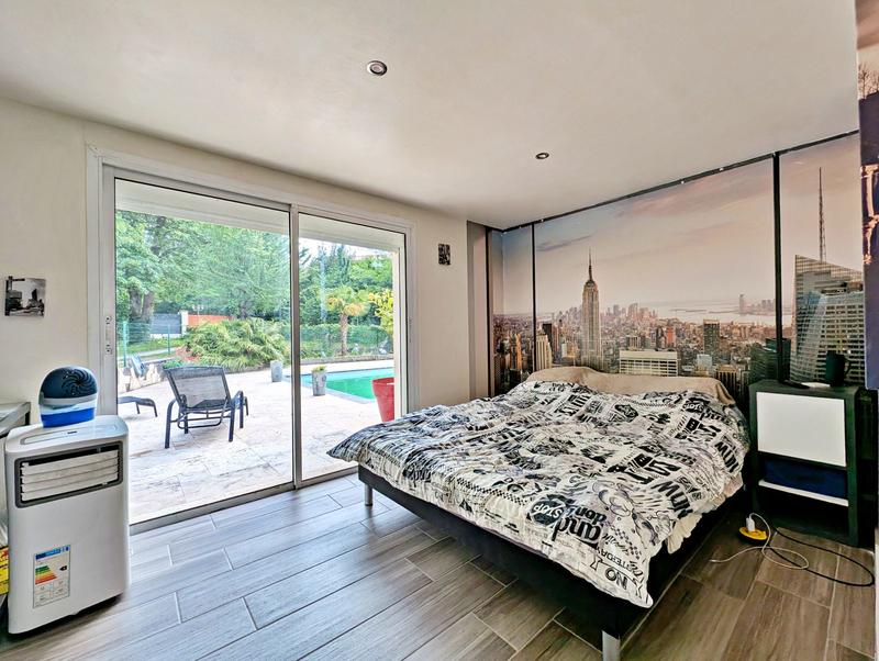 Villa - 338 m² - 10 pièces