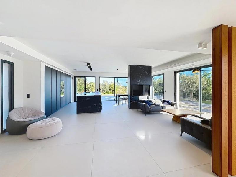 Villa - 180 m² - 6 pièces