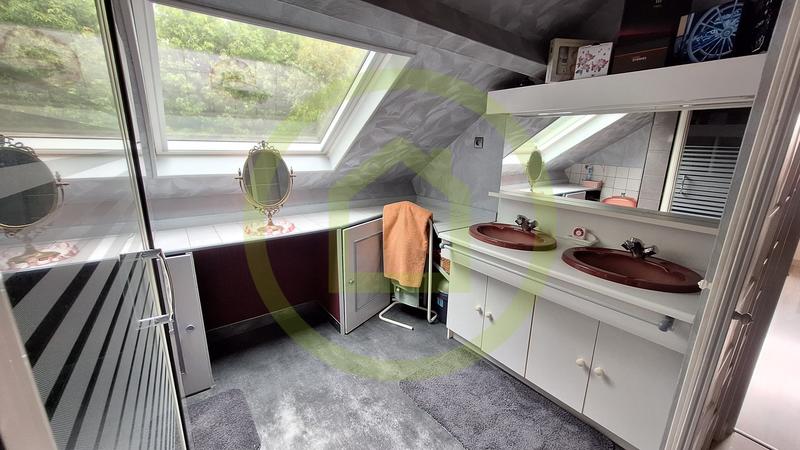 Maison - 173 m² - 9 pièces