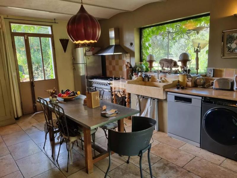 Propriété - 275 m² - 9 pièces