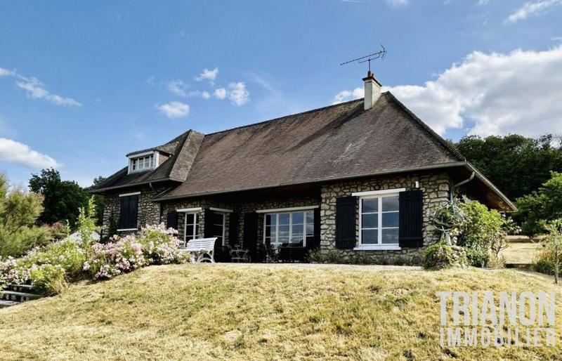 Propriété - 290 m² - 9 pièces