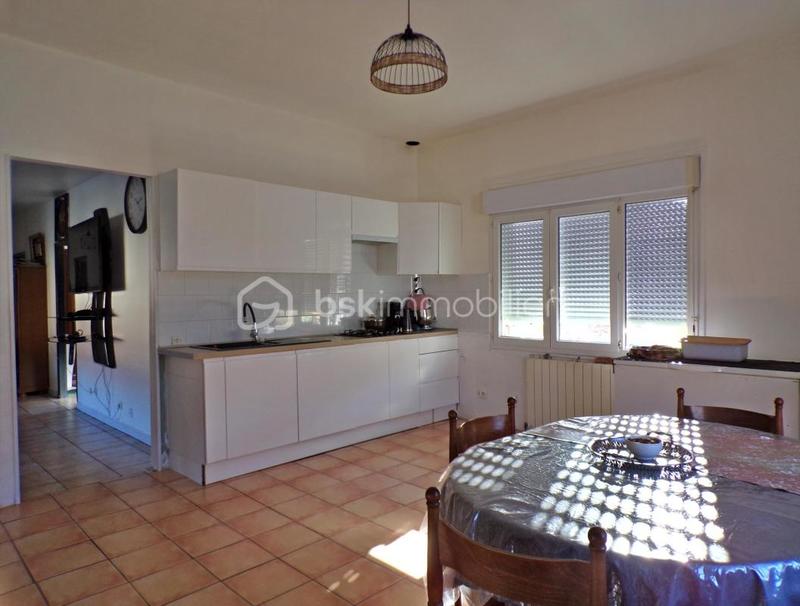 Maison - 284 m² - 10 pièces