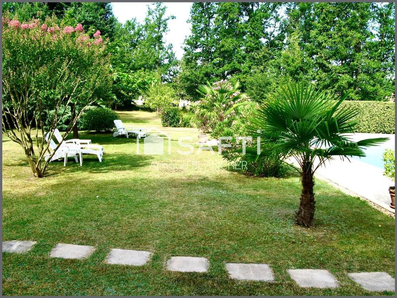 Maison - 288 m² - 10 pièces