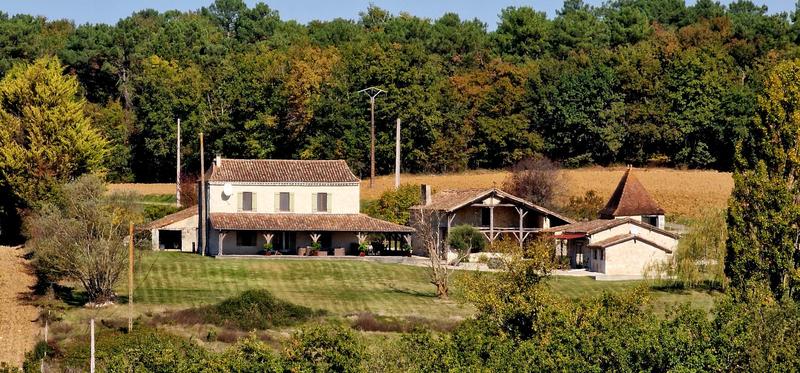 Maison traditionnelle - 230 m² - 9 pièces